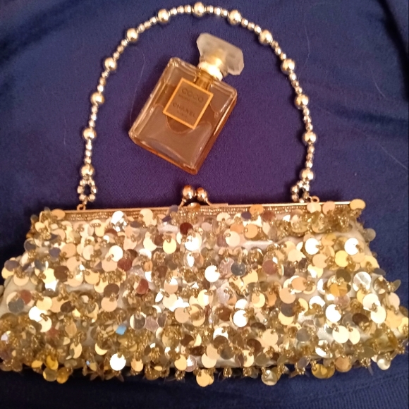 Chateau Handbags - Gorgeous Sequin Evening Bag
